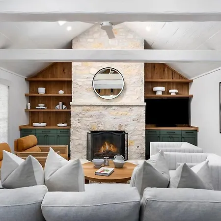Fab Fred House Stylish Home With Patio Oasis